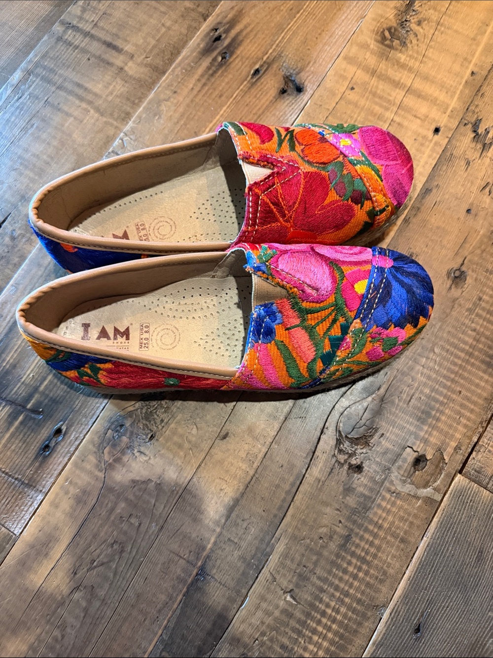 Beautiful resort-wear boutique Embroidered Espadrilles Mayan w/leather sole - Picture 6 of 10
